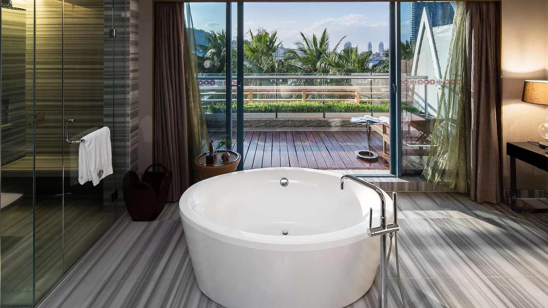 Visun Royal Yacht Hotel Sanya 4*,