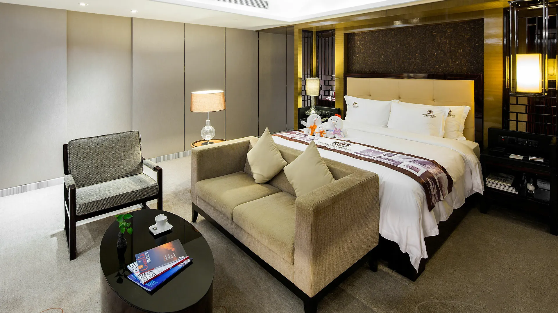 Visun Royal Yacht Hotel Sanya 4*,
